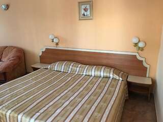 Отель Oleander House and Tennis Club Солнечный Берег Двухместный номер с 2 отдельными кроватями, балконом и дополнительной кроватью-14